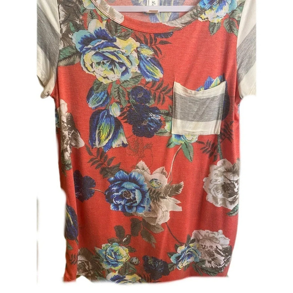 Women’s Medium Coral Floral and striped pocket tee​ - Picture 3 of 7